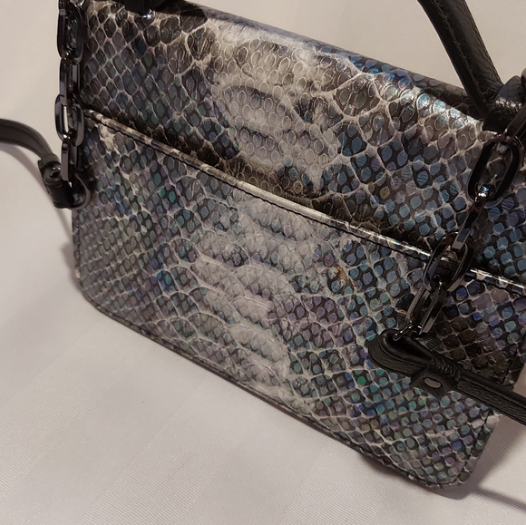 VERA WANG PHONE PURSE NWOT! - Picture 4 of 7